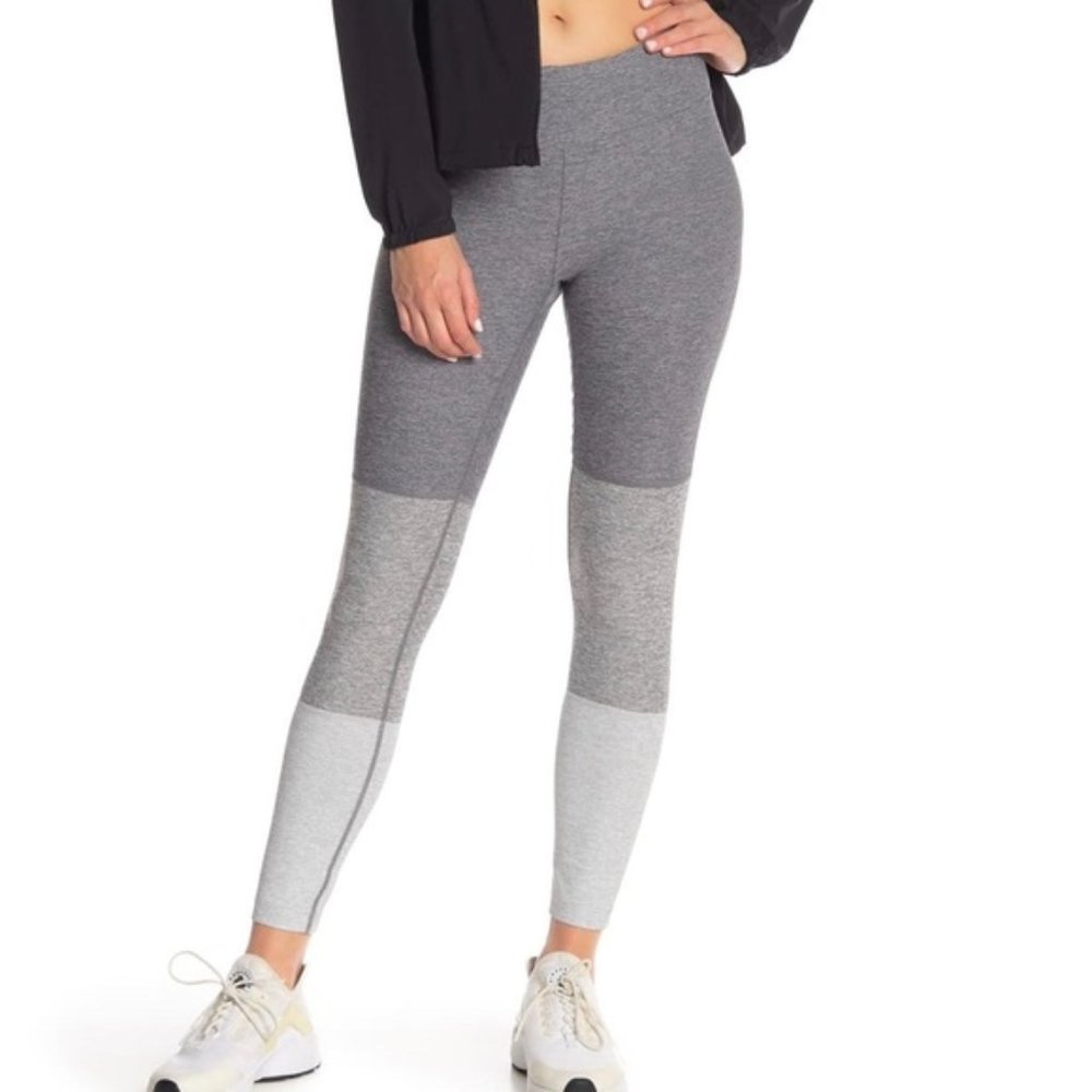 Outdoor Voices 7/8 Gradient Leggings in Graphite/Ash/Dove